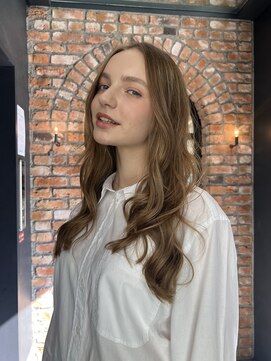 アデ オモテサンドウ(ade omotesando) 透明感抜群のフレンチアッシュカラー