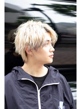 ユーフォリア 渋谷グランデ(Euphoria SHIBUYA GRANDE) ミルクティー×ツーブロック×パーマ×メンズ×動き