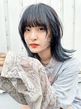 ロマーリ(LOMARLIE) ネイビーカラーのウルフスタイル_顔まわり似合わせカット