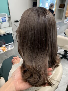 リーホリエ(Lee Horie) 透明感グレージュ / mio