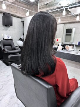 エンディアリング 東銀座(Endearing) 黒髪/グレーベージュ/レイヤーロング/前髪パーマ/銀座/東銀座