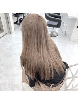 ユナイテッド 横浜(UNITED) ミルクティーベージュサラ艶ロングレイヤーカット