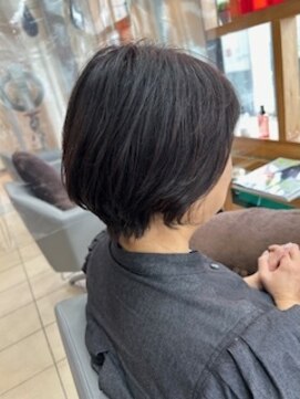 スタジオ アルファプラス 日暮里店(studio α+) ステップボーンカットカットボブショートハイライト白髪ぼかし