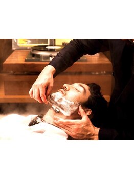 相手に与える印象が変わります！眉毛やひげを整えると清潔感がでてフレッシュ感が抜群に上がります！