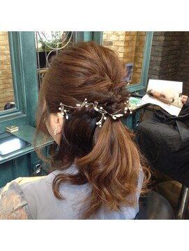 モナン 海老名(Monan) ハーフアップ パーティヘアセット 結婚式 二次会