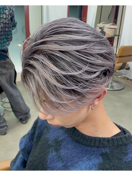 リップス 吉祥寺店 (LIPPS) ホワイトシルバーアッシュバレイヤージュツーブロセンターパート