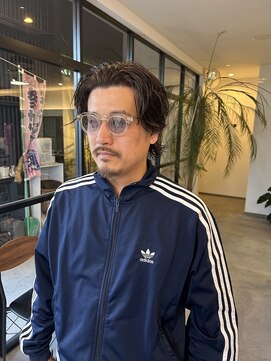 メンズココ(Men’s COCO) スパイラルパーマ　センターパート