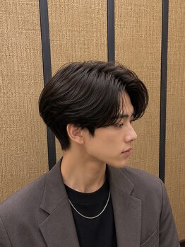 エフ ヘアー(F HAIR)の写真/クセを伸ばしながら、ピンピン・ツンとならない自然な仕上がりの曲がる縮毛矯正ならお任せください。