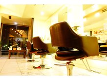 クライブ ヘアー 千葉中央店(CRiB hair)の雰囲気（白を貴重とした清潔感ある店内でお寛ぎの時間をお過ごし下さい。）