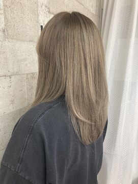 ヘアーサロン イルア 北越谷(hair salon I'LUNA) ホワイトベージュなロング