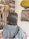 暗めグレージュベージュの外ハネ切りっぱなしボブ..~*＊.