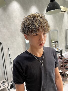 波巻きスパイラルパーマセンターパート