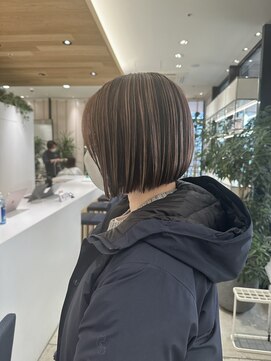 ステアケース 武蔵小杉店(stair:case) 大人可愛い切りっぱなしボブ似合わせカット白髪ぼかし