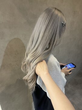 ウタリ(utari) ケアブリーチでハイトーン【難波 桜川/ケアブリーチ】