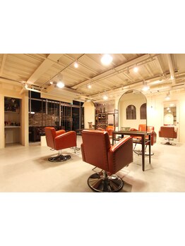 再現性の高さが自慢のカット技術で大人女性から人気♪年齢とともに出てくる髪のお悩みも解決に導きます◎