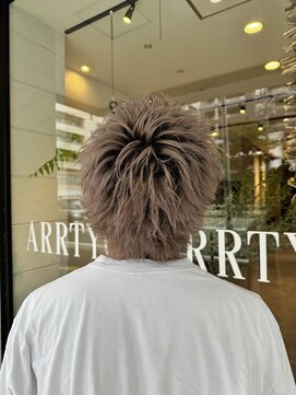 アーティーアーティー 薬院店(ARRTY ARRTY) 【門川】ハイトーンベージュ/スパイキーショート/髪質改善カラー