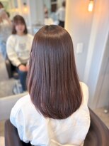 ケリーアン 太田(kelly.un) ミディアムレイヤー / 縮毛矯正 / ピンクブラウン
