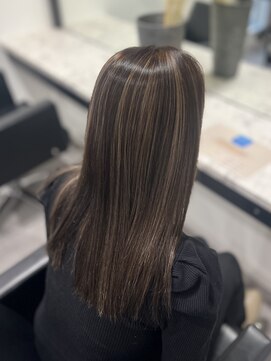 ディア(Dia) ブラウン×ベージュのナチュラルハイライト