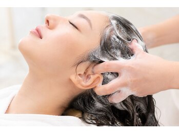 ヘアラウンジ キッサコ(HAIR LOUNGE Kiss A Co.)の写真/【Kiss-A-Co.の極上ヘッドスパ】疲れた頭皮と髪をリセット♪至福のリラックスタイムで自分へのご褒美