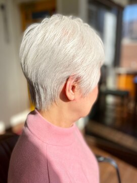 アクティフ(actif) 40代50代60代70代　 耳かけショート　-名古屋の美容室actif-