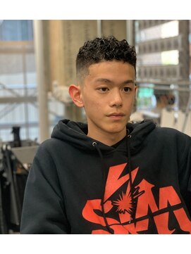 チルチェア 渋谷店(CHILL CHAIR) ハイフェードクロップ×カーリーパーマ  <理容室><バーバー>