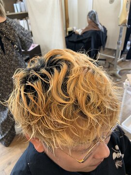 ハグエヴェック(HUG AVEC) スパイラルパーマ