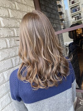 リー 東三国(Lee) ミディアム×ベージュ