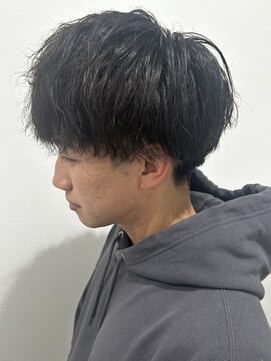 ヒュイル バイ ニアウ(Hwyl by Niau) メンズマッシュパーマニュアンスパーマスパイラルパーマ刈り上げ