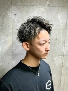 セクション(SECTION)の写真/経験豊富なスタイリストが髪質や骨格等に合わせてご提案☆ONもOFFもオシャレにきまる優秀ヘアに！