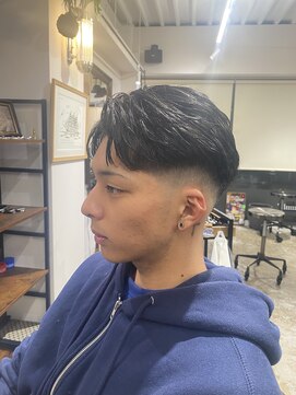 ニュアンスショート/フェード/センターパート/毛流れ