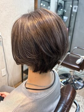 クレメント サロン ブル(Clement Salon Bull) 【松戸ブル】ショートボブ×ホワイトハイライト