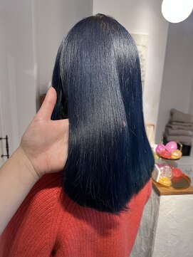 ハク アトリエ(HaKU atelier) ブルーブラック/ハイトーンカラー/髪質改善トリートメント