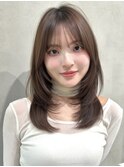 韓国風くびれミディアムレイヤー×艶グレージュ