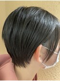 > > > 黒髪ハンサムショート < < <