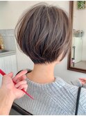 大人かわいい美髪ホワイトグレージュ ネビージュショートボブ