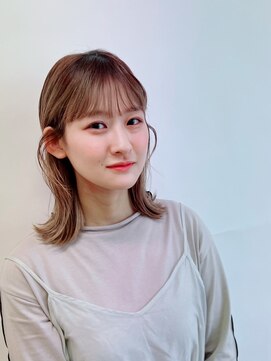 シーナ(scena) やわらかベージュ外ハネミディアム