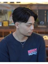 リトルマンバーバーショップ(LITTLEMAN BARBERSHOP)&nbsp;テーパーフェード　センターパートスタイル