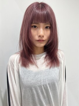 エマン(AIMANT) ピンクベージュ×レイヤースタイル