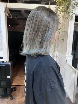 アクトゥス(AEQUITAS) グラデーションカラー×シルバーカラー