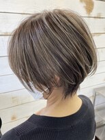 ハーツ(Heart's)&nbsp;白髪ぼかし/イメチェンヘアスタイル/前髪カタログ/ショートボブ