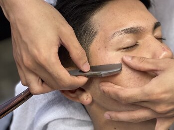 ディグイットバーバーショップ(Dig it !! BARBER SHOP)の写真/髪も髭も整えてデキる男感UP！男らしいフェードスタイルもお任せ◎[メンズ/メンズカット/パーマ/浦添/沖縄]