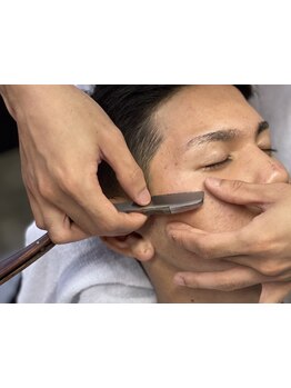 髪も髭も整えてデキる男感UP！男らしいフェードスタイルもお任せ◎[メンズ/メンズカット/パーマ/浦添/沖縄]