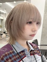 サンクマーケット 渋谷(cinq MARKET)&nbsp;渋谷ブリーチダブルカラーショートカットミルクティーベージュ