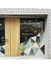 シュウ(SHU)