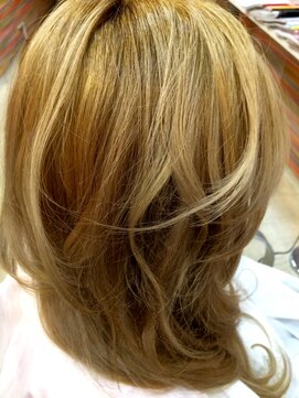 エクステンション スパイスガール(SPICE GIRL) 地毛ミディアムから ストレートエクステ   ゆるふわ巻き仕上げ