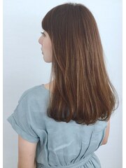 オトナデザイン・グレイカラー・ツヤ髪・ロングヘア