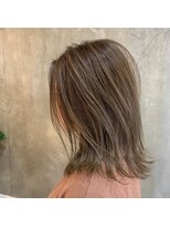 ノエル ヘアー アトリエ(Noele hair atelier) 抜群の透明感カラーに大人の外はねセミディ☆