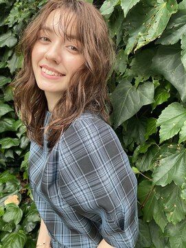 レオニード 表参道(LEONID) セミロング　グラマラスカール　ヌーディーベージュ