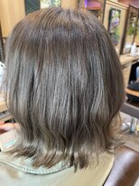 エルバイシオン(aile by sion)&nbsp;ウルフボブ×透明感ダークグレージュ/オリーブグリーン20代/30代