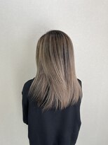 エミーバイモアムー(Emmie byMoremuu)&nbsp;ホワイトバレイヤージュ